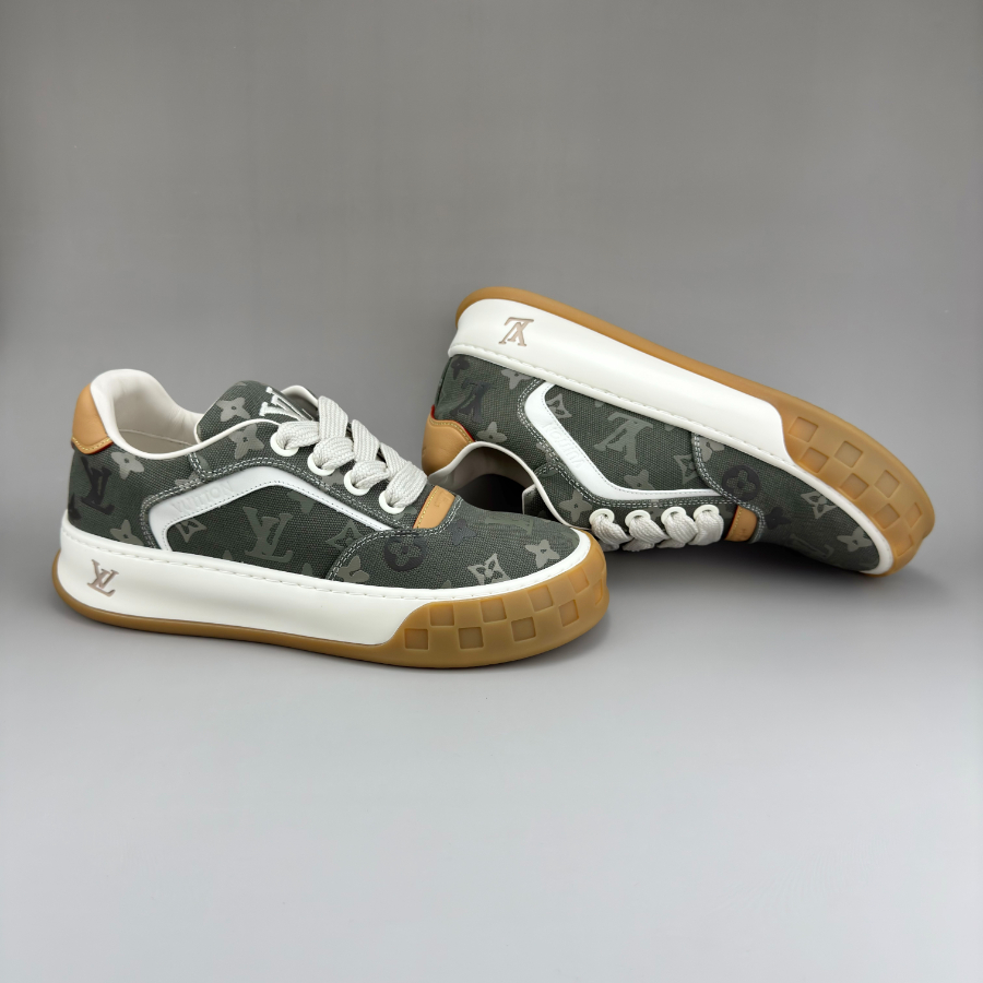 Louis Vuitton 루이비통 3D 모노그램 패턴 레더 로우탑 스니커즈 (Iv Tilted 스타일) 4