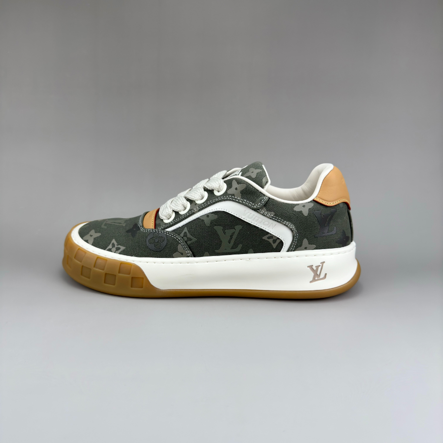 Louis Vuitton 루이비통 3D 모노그램 패턴 레더 로우탑 스니커즈 (Iv Tilted 스타일) 5