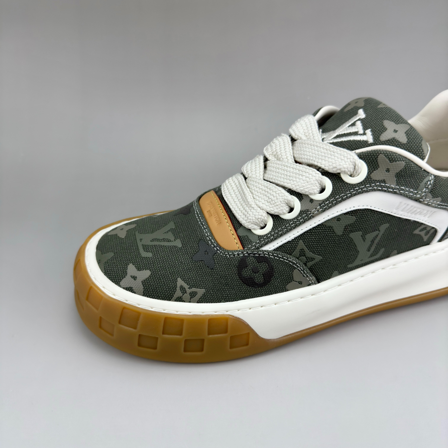 Louis Vuitton 루이비통 3D 모노그램 패턴 레더 로우탑 스니커즈 (Iv Tilted 스타일) 6