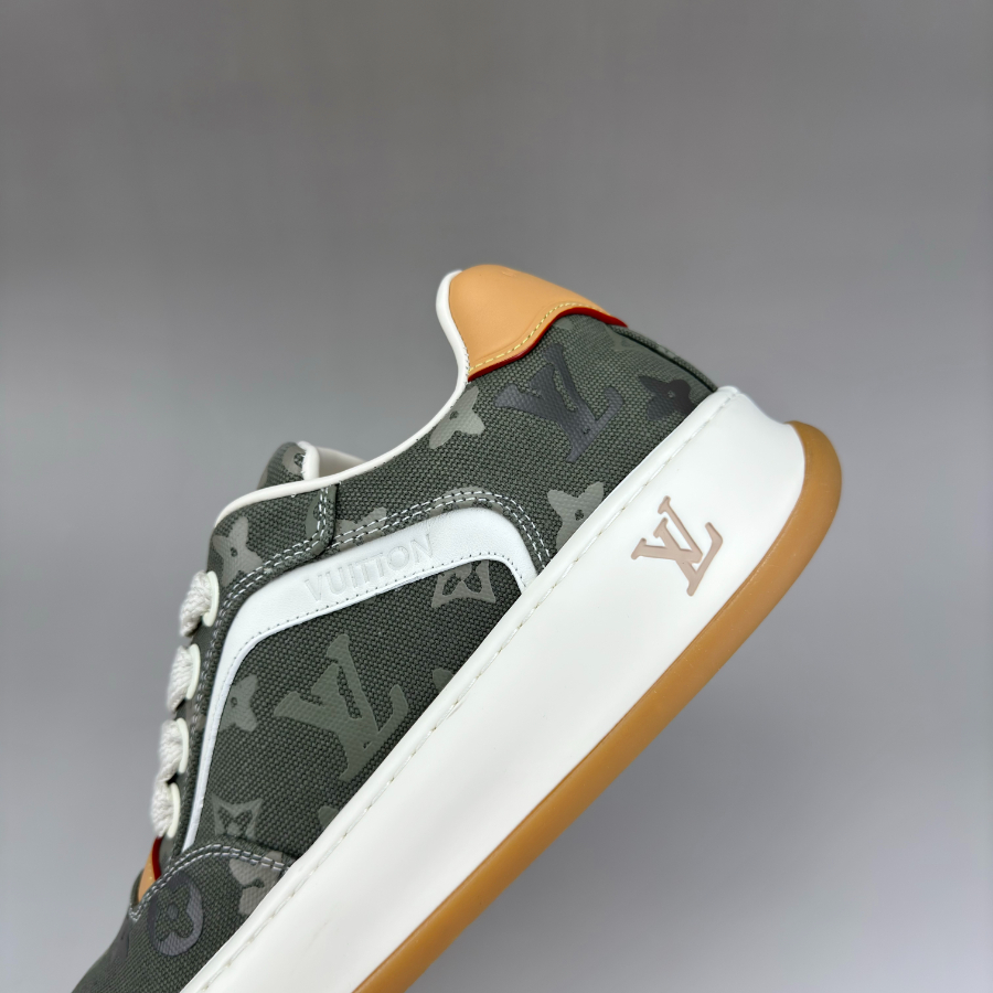 Louis Vuitton 루이비통 3D 모노그램 패턴 레더 로우탑 스니커즈 (Iv Tilted 스타일) 7