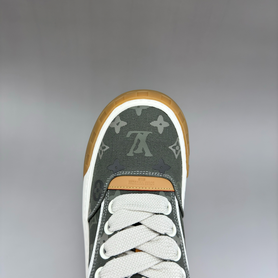 Louis Vuitton 루이비통 3D 모노그램 패턴 레더 로우탑 스니커즈 (Iv Tilted 스타일) 8