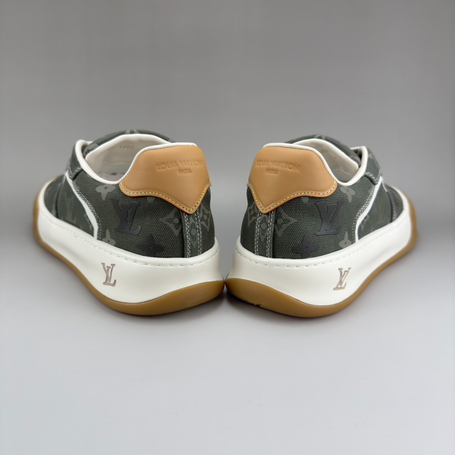 Louis Vuitton 루이비통 3D 모노그램 패턴 레더 로우탑 스니커즈 (Iv Tilted 스타일) 9