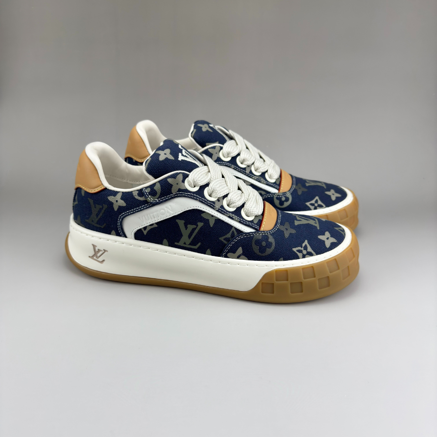 Louis Vuitton 루이비통 3D 모노그램 패턴 레더 로우탑 스니커즈 (Iv Tilted 스타일) 네이비 2