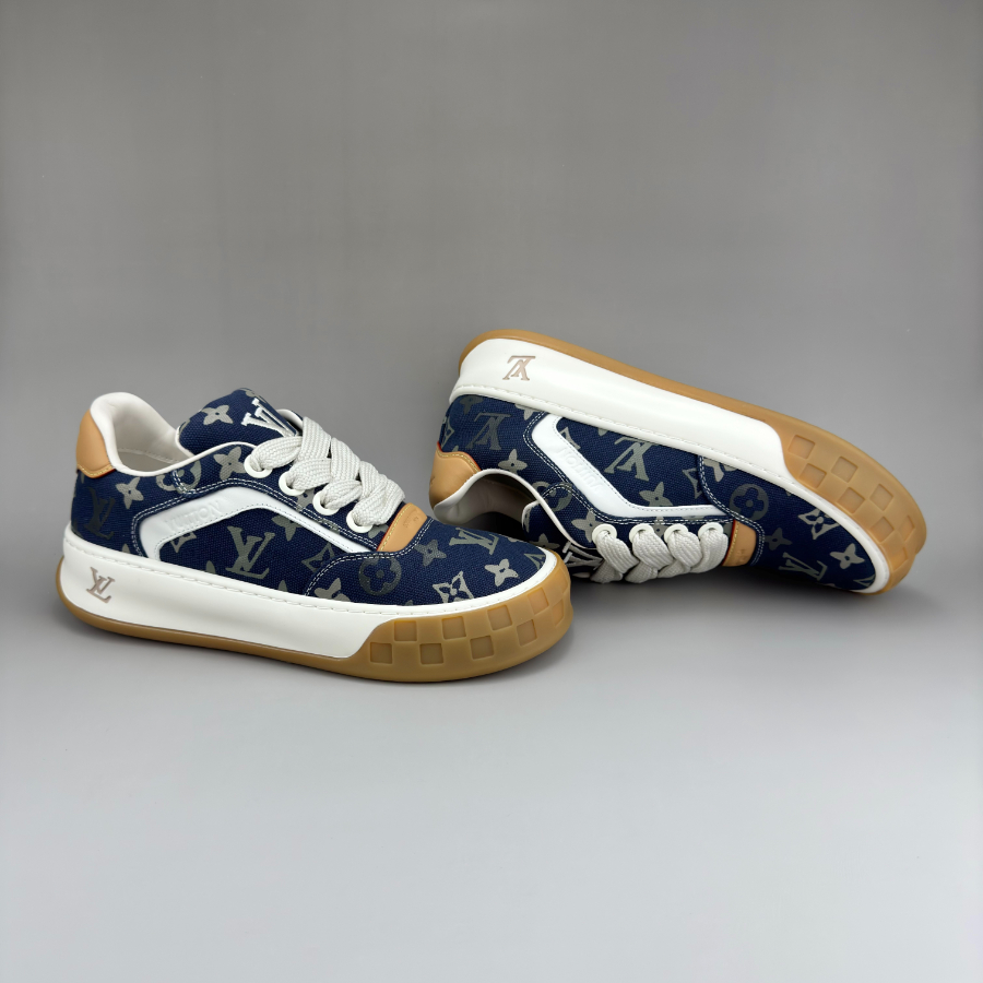 Louis Vuitton 루이비통 3D 모노그램 패턴 레더 로우탑 스니커즈 (Iv Tilted 스타일) 네이비 4