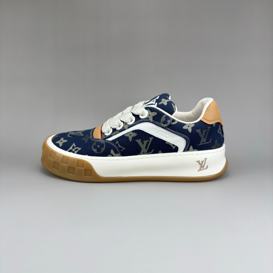 Louis Vuitton 루이비통 3D 모노그램 패턴 레더 로우탑 스니커즈 (Iv Tilted 스타일) 네이비 5