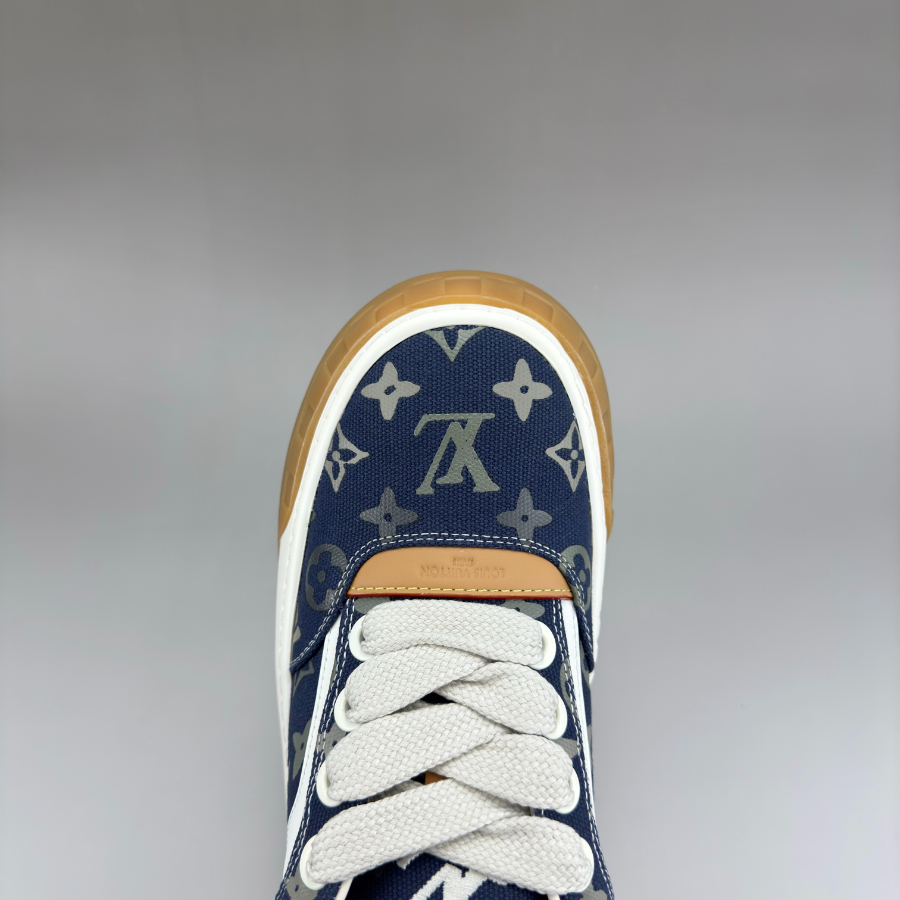Louis Vuitton 루이비통 3D 모노그램 패턴 레더 로우탑 스니커즈 (Iv Tilted 스타일) 네이비 8