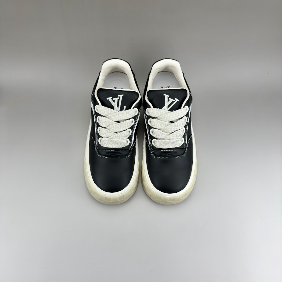 Louis Vuitton 루이비통 3D 모노그램 패턴 레더 로우탑 스니커즈 (Iv Tilted 스타일) 블랙 1