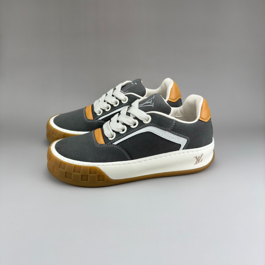 Louis Vuitton 루이비통 3D 모노그램 패턴 레더 로우탑 스니커즈 (Iv Tilted 스타일) 그레이 3