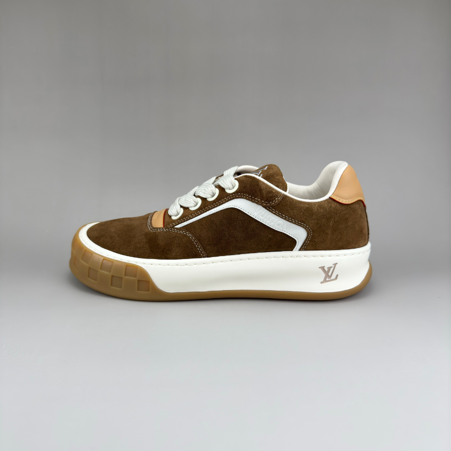 Louis Vuitton 루이비통 3D 모노그램 패턴 레더 로우탑 스니커즈 (Iv Tilted 스타일) 브라운 4