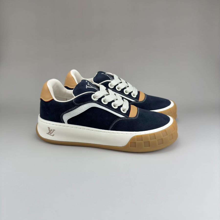 Louis Vuitton 루이비통 3D 모노그램 패턴 레더 로우탑 스니커즈 (Iv Tilted 스타일) 네이비 2