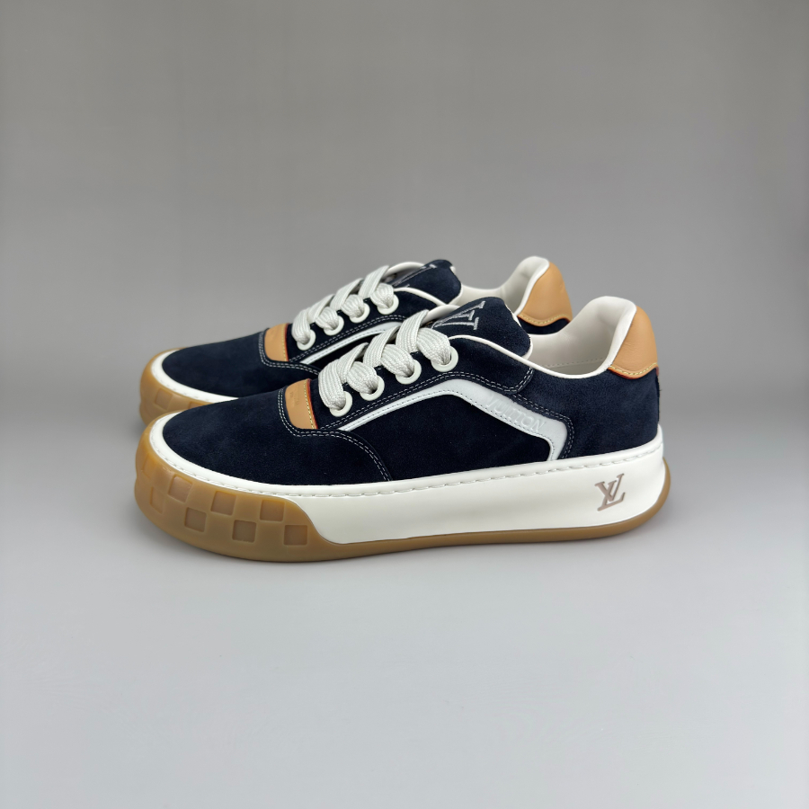 Louis Vuitton 루이비통 3D 모노그램 패턴 레더 로우탑 스니커즈 (Iv Tilted 스타일) 네이비 3