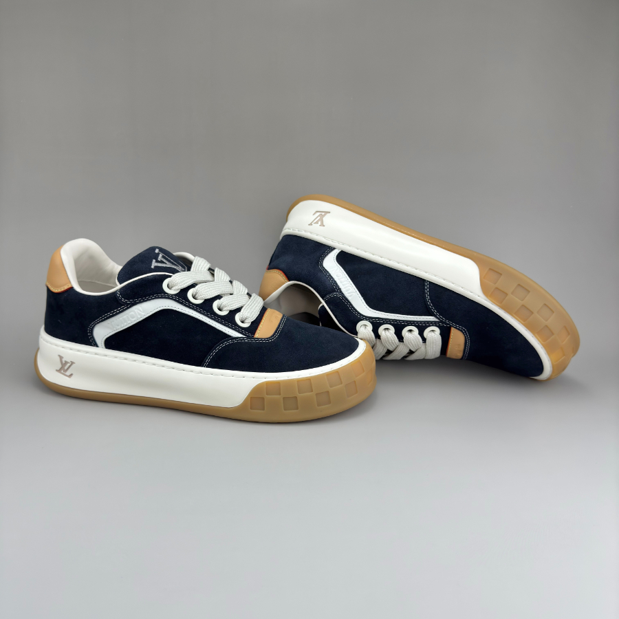 Louis Vuitton 루이비통 3D 모노그램 패턴 레더 로우탑 스니커즈 (Iv Tilted 스타일) 네이비 4