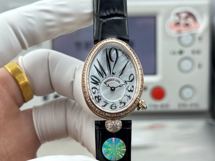 Breguet Reine de Naples Diamond Bezel 브레게 레인 드 네이플 다이아 베젤 여성 오벌 워치 브론즈베젤 화이트자개다이얼 25mm  1