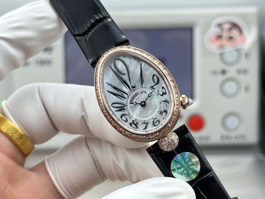 Breguet Reine de Naples Diamond Bezel 브레게 레인 드 네이플 다이아 베젤 여성 오벌 워치 브론즈베젤 화이트자개다이얼 25mm  2