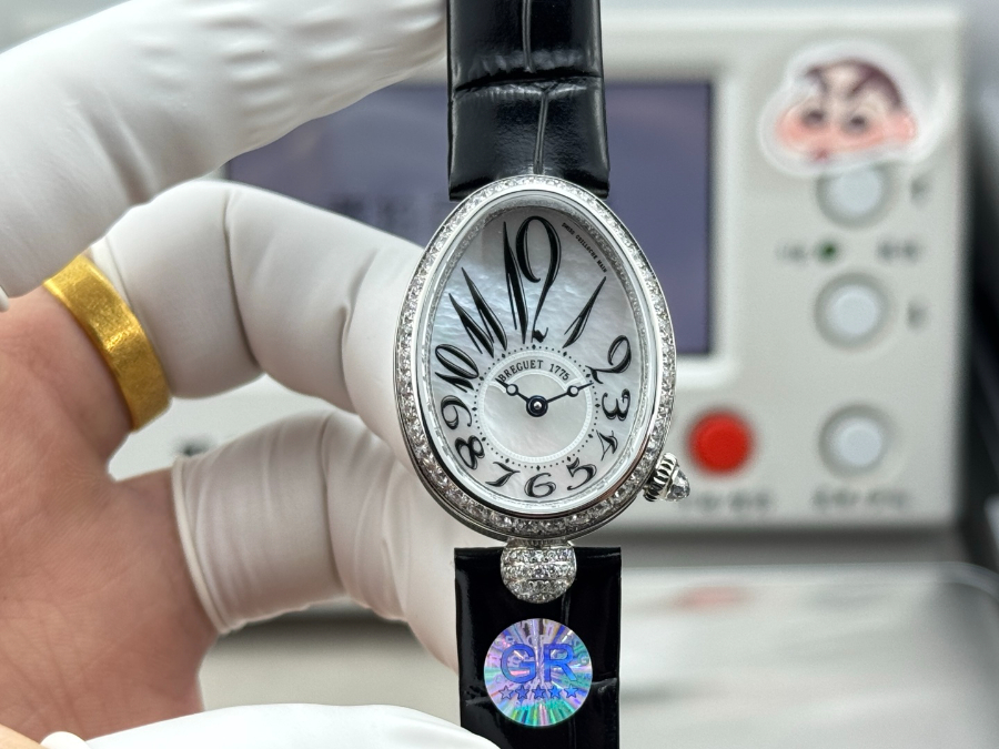 Breguet Reine de Naples Diamond Bezel 브레게 레인 드 네이플 다이아 베젤 여성 오벌 워치 실버베젤 화이트자개다이얼 25mm  1