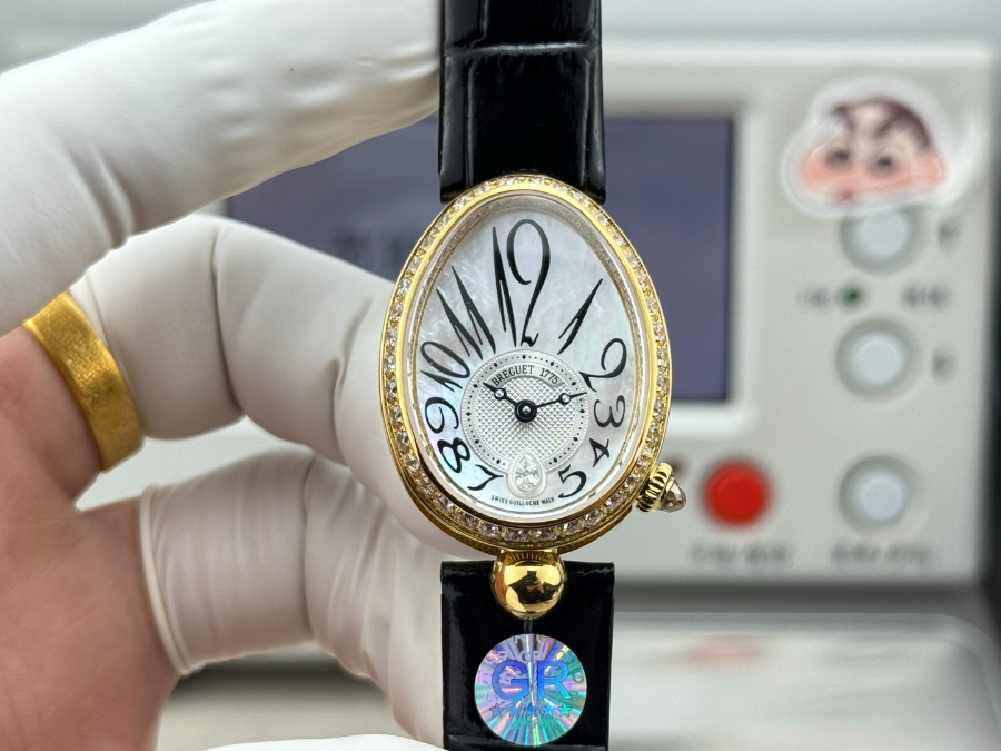 Breguet Reine de Naples Diamond Bezel 브레게 레인 드 네이플 다이아 베젤 여성 오벌 워치 블랙 스트랩 골드베젤 자개다이얼 25mm 1