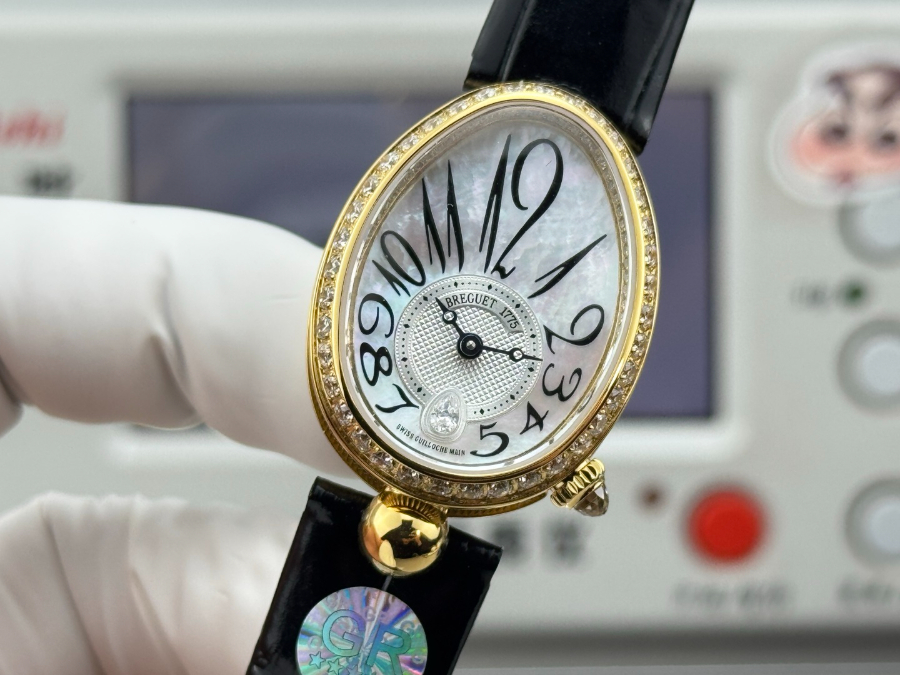 Breguet Reine de Naples Diamond Bezel 브레게 레인 드 네이플 다이아 베젤 여성 오벌 워치 블랙 스트랩 골드베젤 자개다이얼 25mm 5