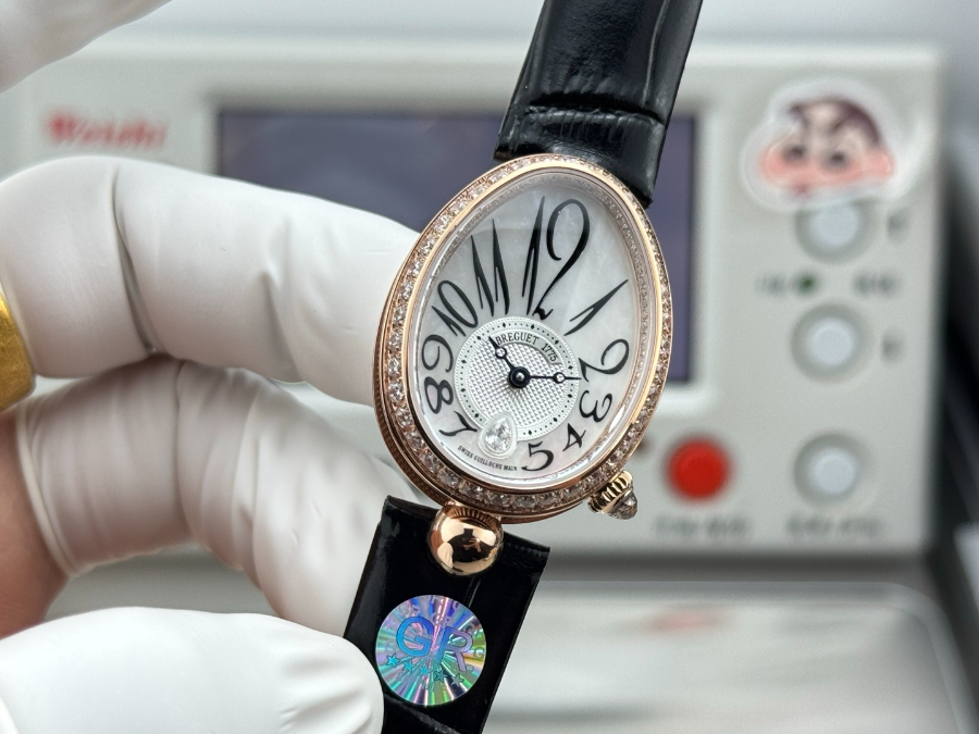 Breguet Reine de Naples Diamond Bezel 브레게 레인 드 네이플 다이아 베젤 여성 오벌 워치 블랙 스트랩 브론즈베젤 자개다이얼 25mm 3