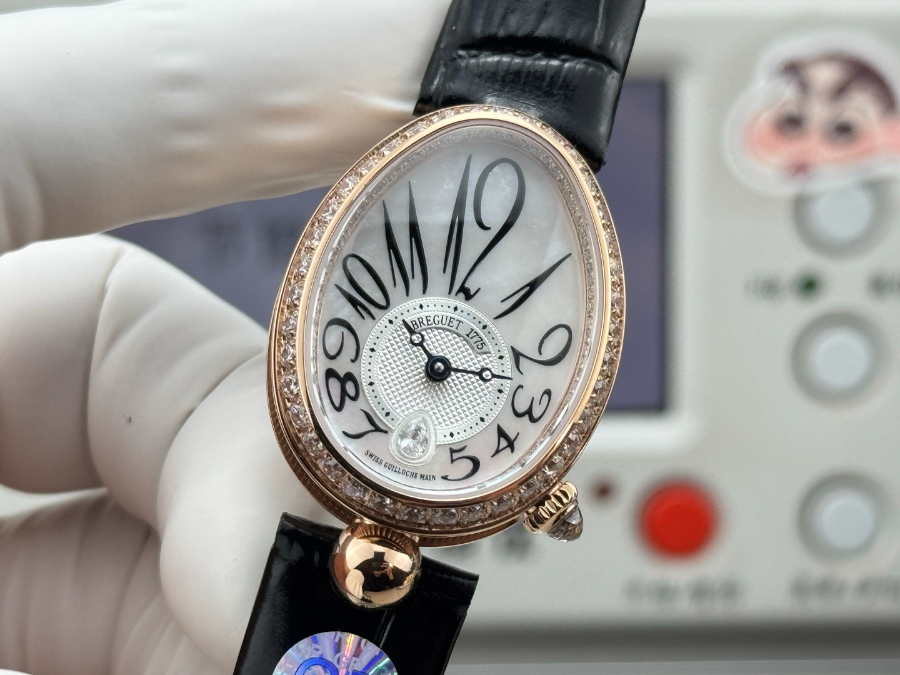 Breguet Reine de Naples Diamond Bezel 브레게 레인 드 네이플 다이아 베젤 여성 오벌 워치 블랙 스트랩 브론즈베젤 자개다이얼 25mm 5