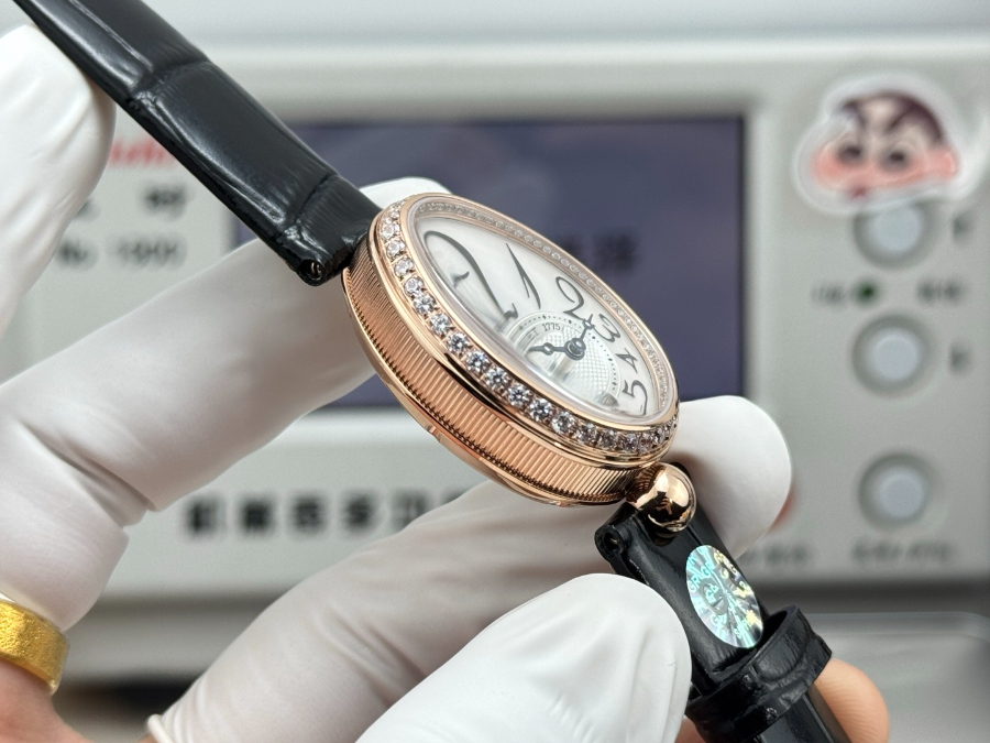 Breguet Reine de Naples Diamond Bezel 브레게 레인 드 네이플 다이아 베젤 여성 오벌 워치 블랙 스트랩 브론즈베젤 자개다이얼 25mm 6