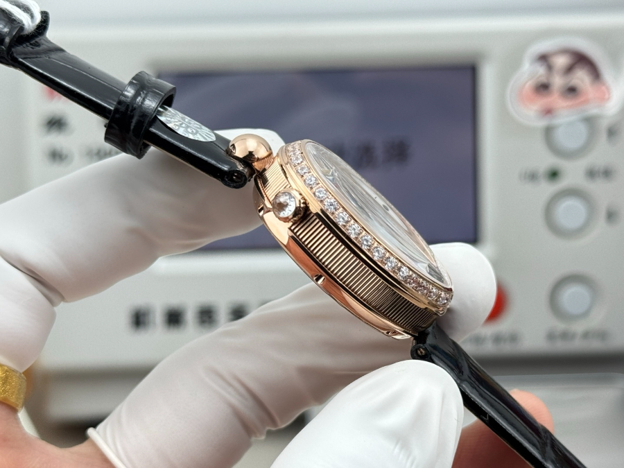 Breguet Reine de Naples Diamond Bezel 브레게 레인 드 네이플 다이아 베젤 여성 오벌 워치 블랙 스트랩 브론즈베젤 자개다이얼 25mm 7