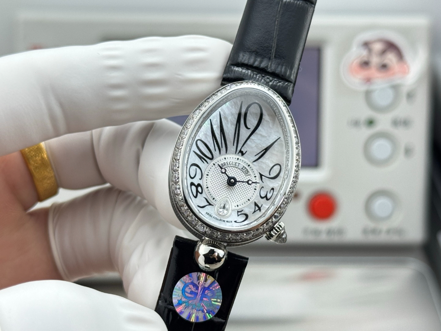 Breguet Reine de Naples Diamond Bezel 브레게 레인 드 네이플 다이아 베젤 여성 오벌 워치 블랙 스트랩 실버베젤 자개다이얼 25mm 3