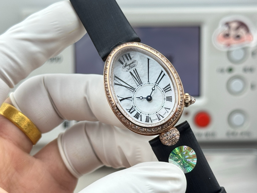 Breguet Reine de Naples Diamond Bezel 브레게 레인 드 네이플 다이아 베젤 여성 오벌 워치 블랙 스트랩 브론즈베젤 가재다이얼 25mm  2