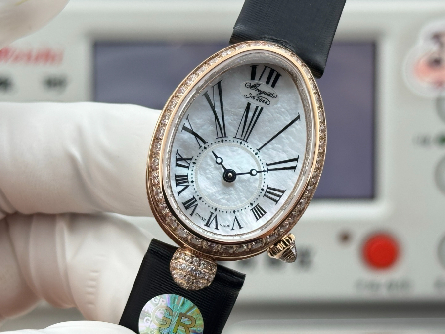 Breguet Reine de Naples Diamond Bezel 브레게 레인 드 네이플 다이아 베젤 여성 오벌 워치 블랙 스트랩 브론즈베젤 가재다이얼 25mm  5