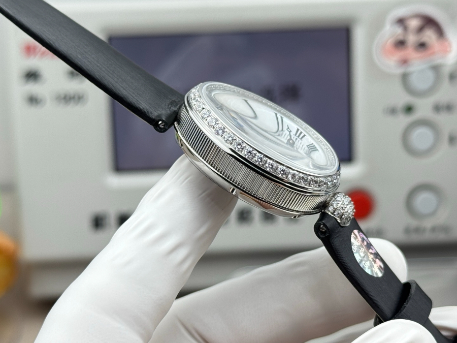 Breguet Reine de Naples Diamond Bezel 브레게 레인 드 네이플 다이아 베젤 여성 오벌 워치 블랙 스트랩 실버베젤 가재다이얼 25mm  4