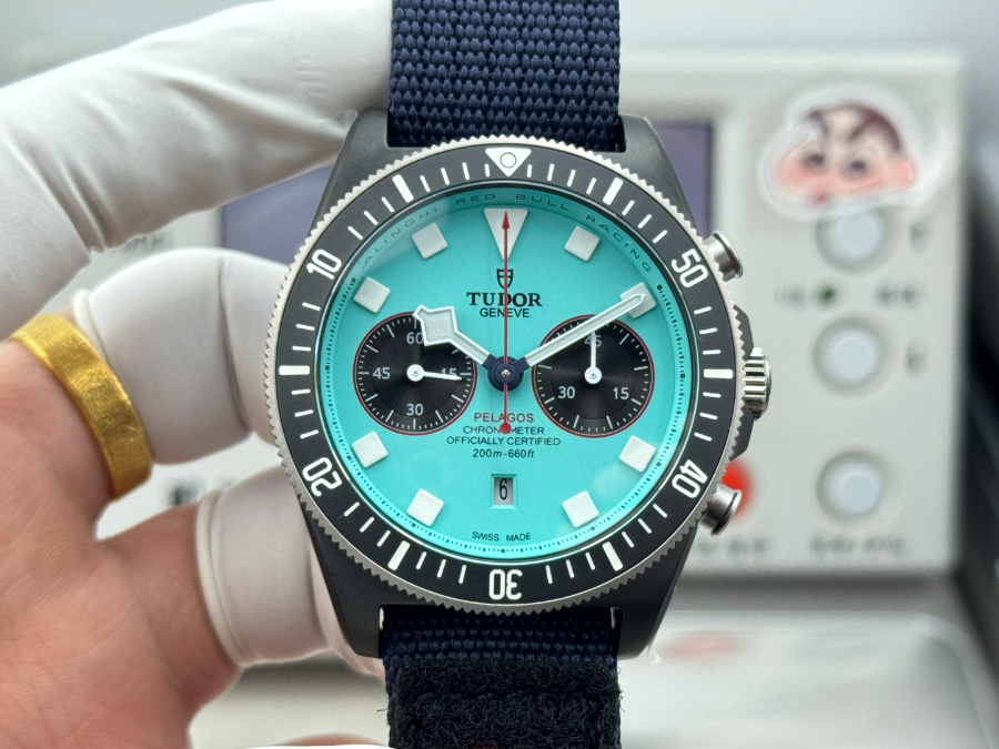 TUDOR Pelagos FXD Chronograph 튜더 펠라고스 FXD 크로노그래프 알링기 레드불 레이싱 코발트 다이얼 M25807KN-0001 1