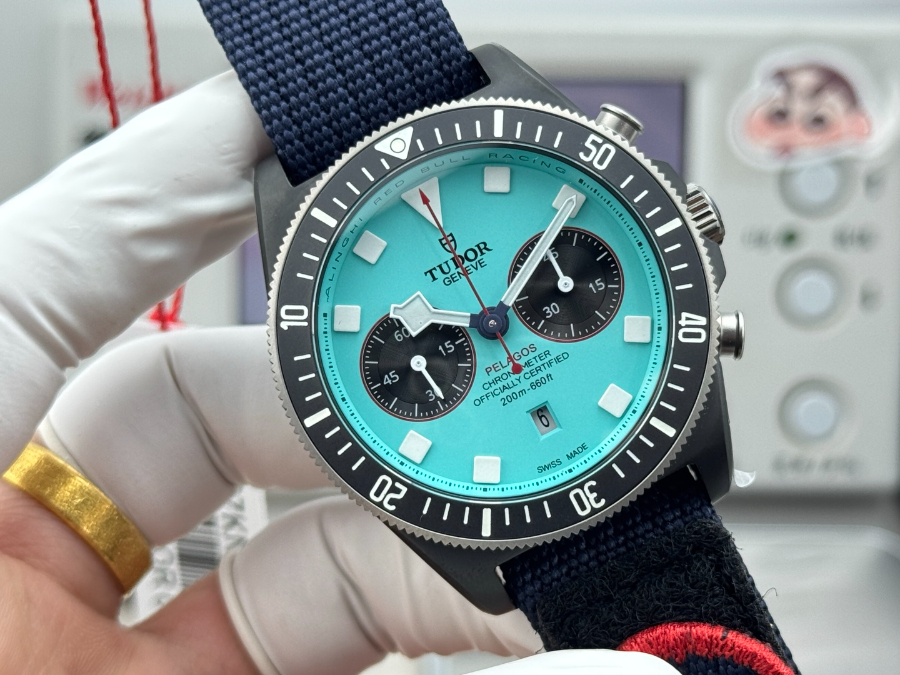 TUDOR Pelagos FXD Chronograph 튜더 펠라고스 FXD 크로노그래프 알링기 레드불 레이싱 코발트 다이얼 M25807KN-0001 2