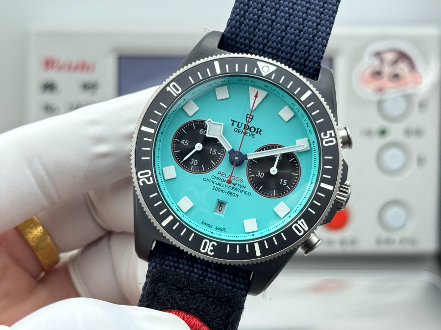 TUDOR Pelagos FXD Chronograph 튜더 펠라고스 FXD 크로노그래프 알링기 레드불 레이싱 코발트 다이얼 M25807KN-0001 3