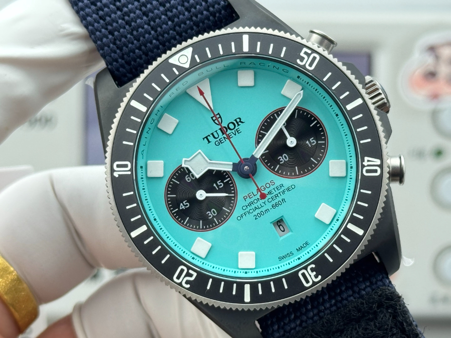 TUDOR Pelagos FXD Chronograph 튜더 펠라고스 FXD 크로노그래프 알링기 레드불 레이싱 코발트 다이얼 M25807KN-0001 4