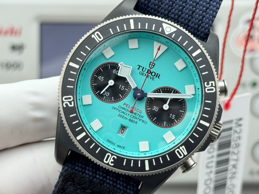 TUDOR Pelagos FXD Chronograph 튜더 펠라고스 FXD 크로노그래프 알링기 레드불 레이싱 코발트 다이얼 M25807KN-0001 5