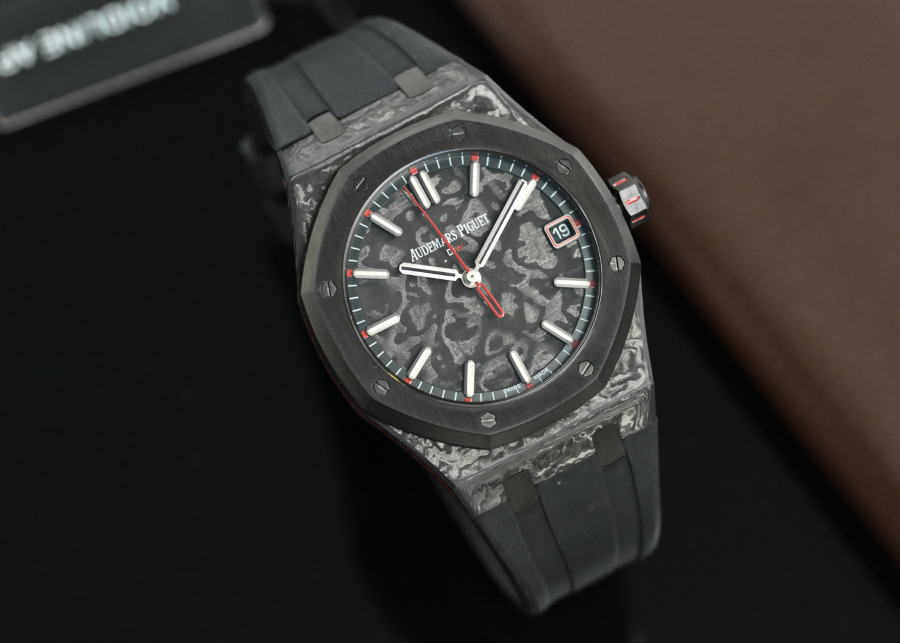 Audemars Piguet Royal Oak 15500 DiW Carbon “Voidline AP” 오데마 피게 로열 오크 15500 DiW 카본 보이드라인 AP 레드포인트 41mm 1