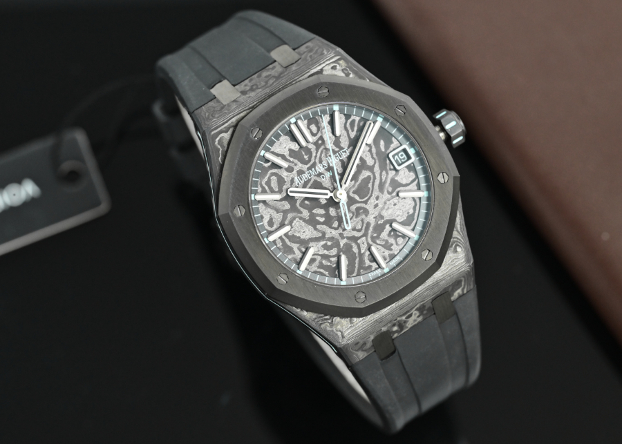 Audemars Piguet Royal Oak 15500 DiW Carbon “Voidline AP” 오데마 피게 로열 오크 15500 DiW 카본 보이드라인 AP 스카이포인트 41mm 5