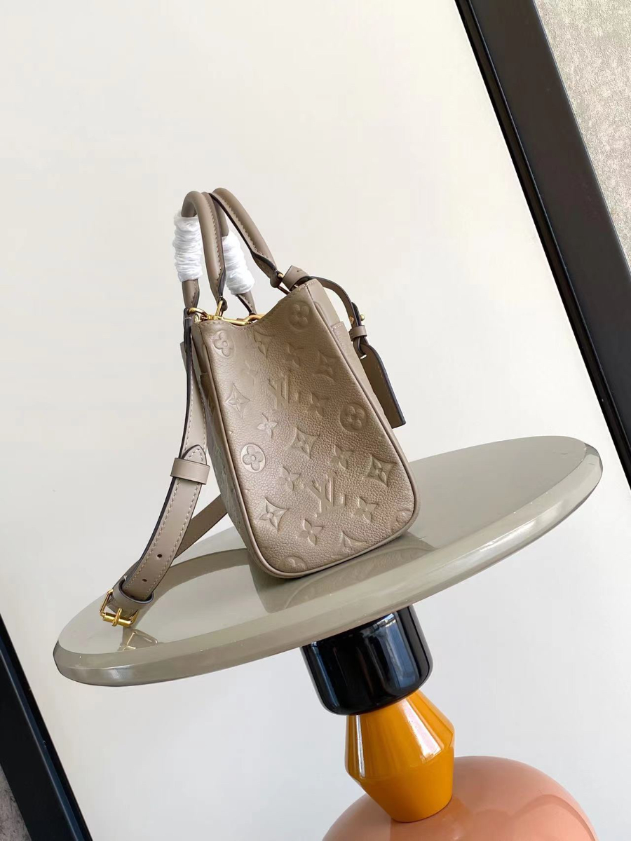 Louis Vuitton City Avenue PM 루이비통 시티 애비뉴 PM 모노그램 엠보스드 가죽 베이지 M25577 / M15231 30cm 2