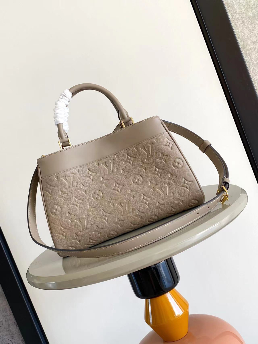 Louis Vuitton City Avenue PM 루이비통 시티 애비뉴 PM 모노그램 엠보스드 가죽 베이지 M25577 / M15231 30cm 3