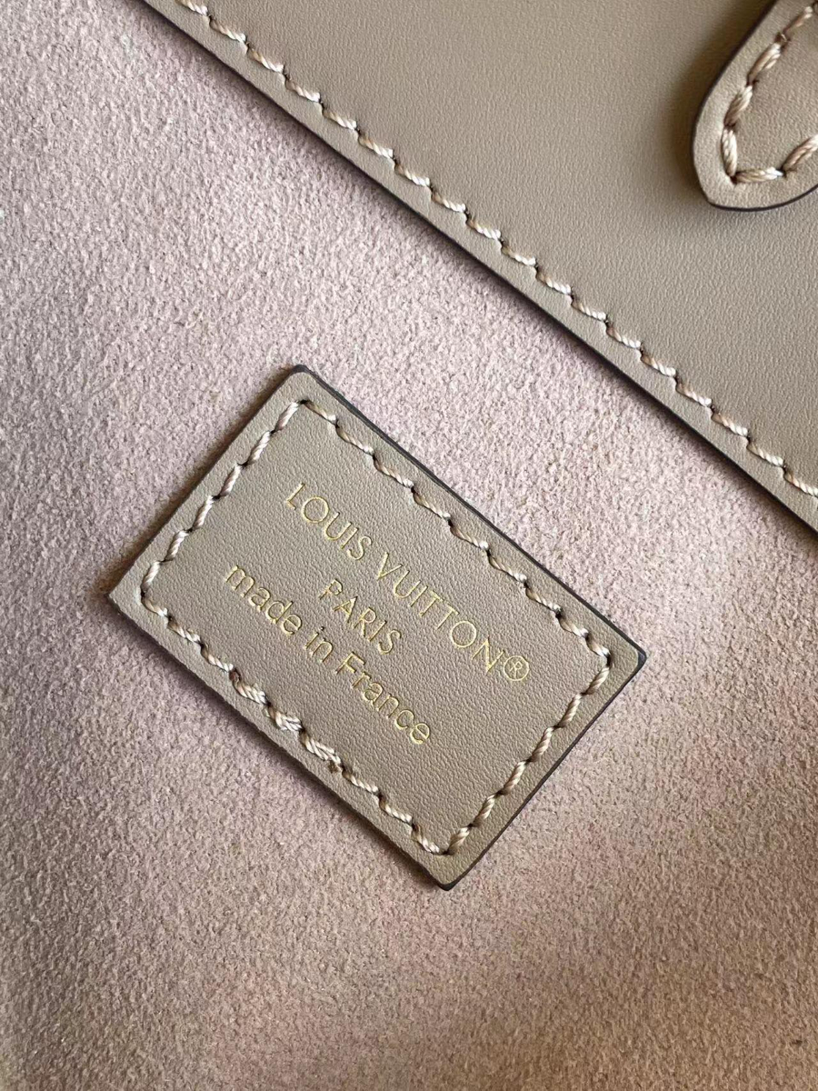 Louis Vuitton City Avenue PM 루이비통 시티 애비뉴 PM 모노그램 엠보스드 가죽 베이지 M25577 / M15231 30cm 9