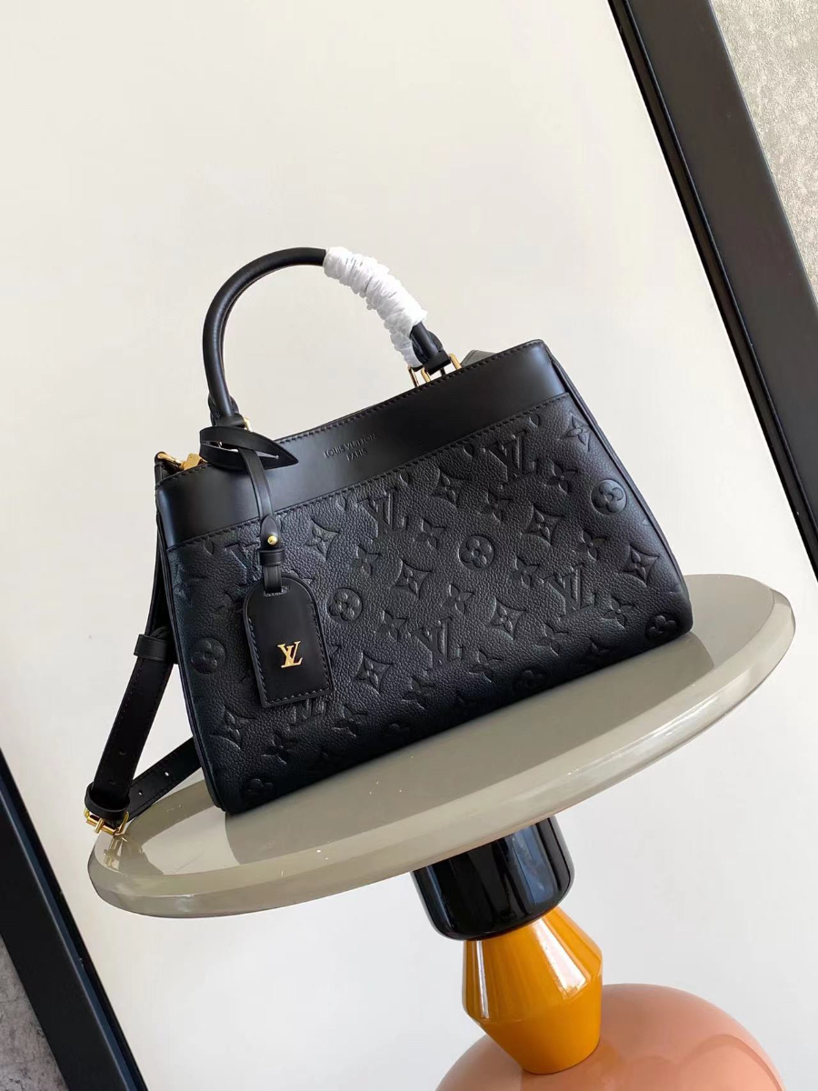 Louis Vuitton City Avenue PM 루이비통 시티 애비뉴 PM 모노그램 엠보스드 가죽 블랙 M25577 / M15231 30cm 1