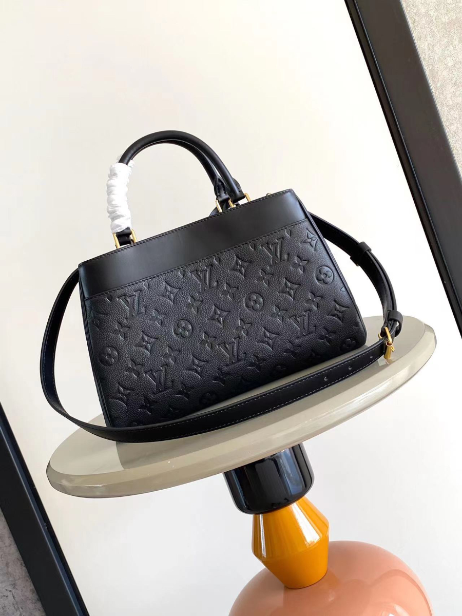 Louis Vuitton City Avenue PM 루이비통 시티 애비뉴 PM 모노그램 엠보스드 가죽 블랙 M25577 / M15231 30cm 3