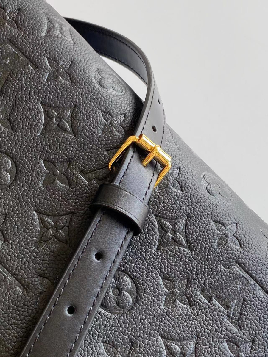 Louis Vuitton City Avenue PM 루이비통 시티 애비뉴 PM 모노그램 엠보스드 가죽 블랙 M25577 / M15231 30cm 6