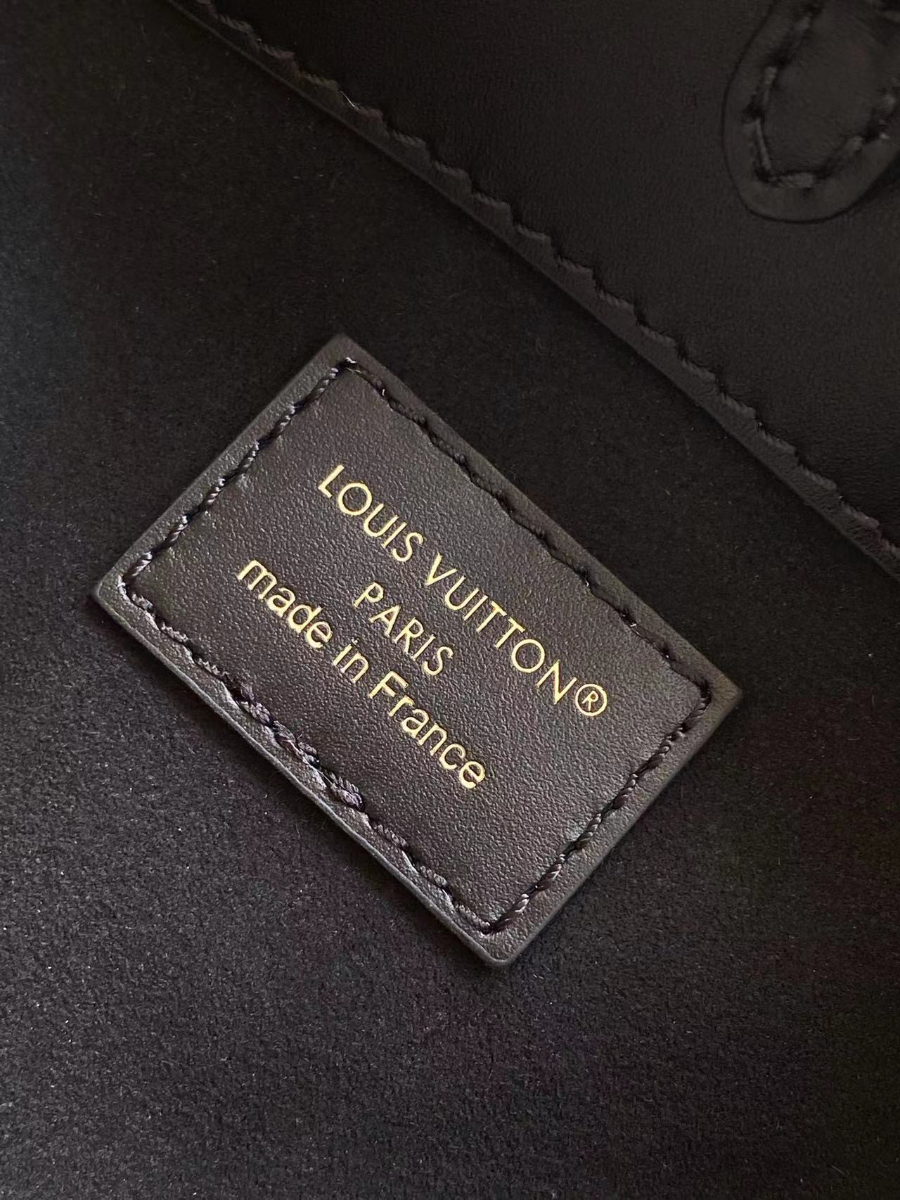 Louis Vuitton City Avenue PM 루이비통 시티 애비뉴 PM 모노그램 엠보스드 가죽 블랙 M25577 / M15231 30cm 9