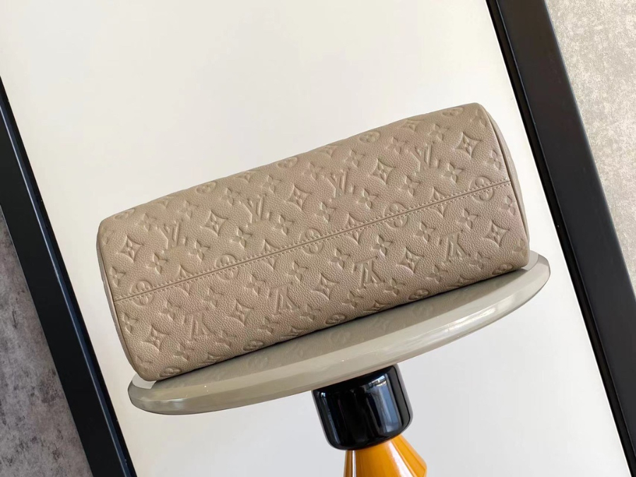 Louis Vuitton 루이비통 Avenue MM 토트백 모노그램 앙프렝트 M25575 베이지 38.5cm 4