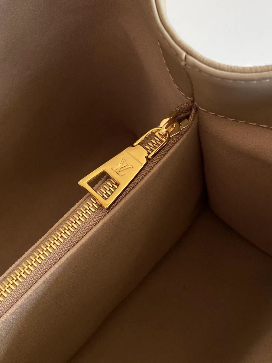 Louis Vuitton 루이비통 Avenue MM 토트백 모노그램 앙프렝트 M25575 베이지 38.5cm 7