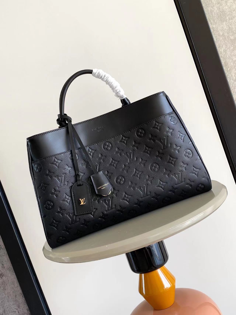 Louis Vuitton 루이비통 Avenue MM 토트백 모노그램 앙프렝트 M25575 블랙 38.5cm 1