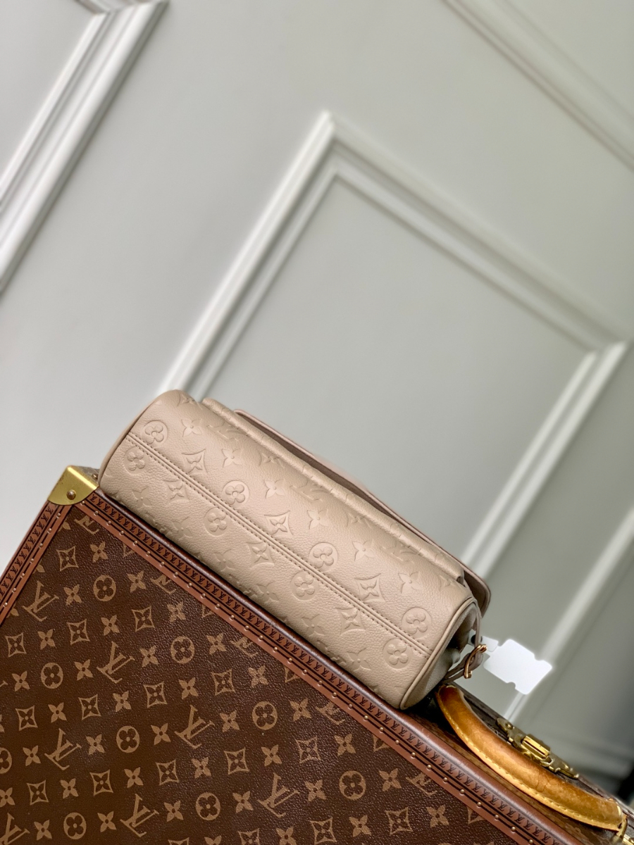 Louis Vuitton 루이비통 Anytime 플랩 백 MM 모노그램 앙프렝트 M14973 앙크르 베이지 29.5cm 4