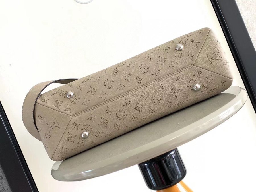 Louis Vuitton 루이비통 Mahina Hand It All MM 마히나 핸드 잇 올 MM 호보백 M24132 베이지 32cm 4