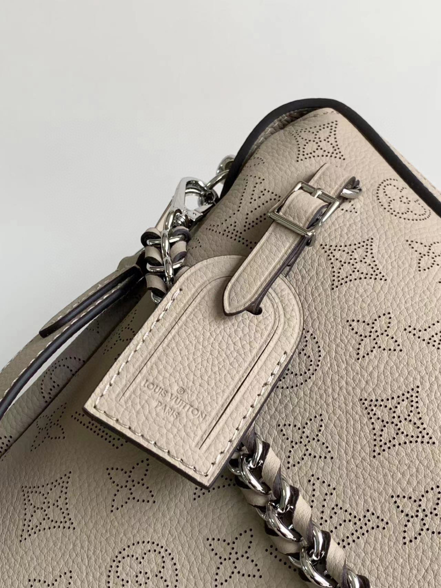 Louis Vuitton 루이비통 Mahina Hand It All MM 마히나 핸드 잇 올 MM 호보백 M24132 베이지 32cm 5