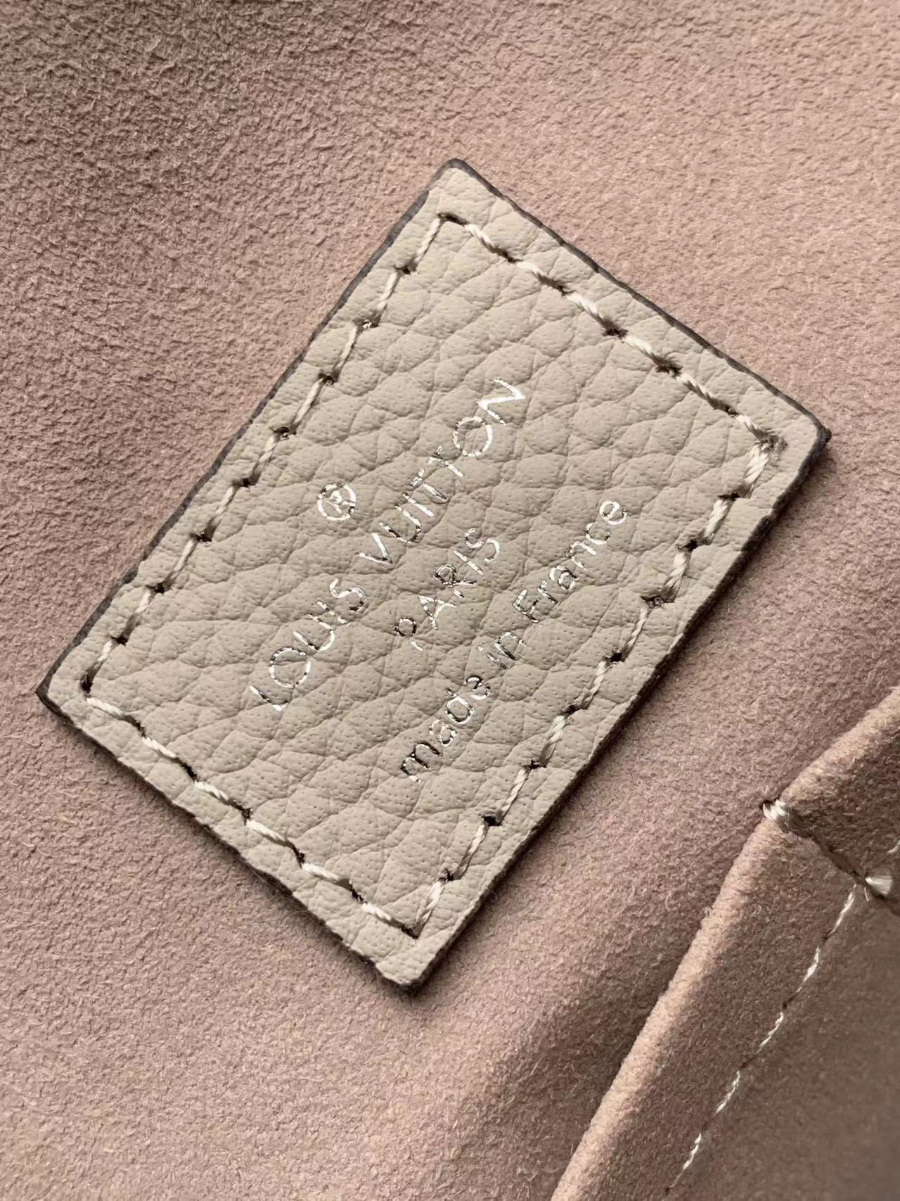 Louis Vuitton 루이비통 Mahina Hand It All MM 마히나 핸드 잇 올 MM 호보백 M24132 베이지 32cm 9